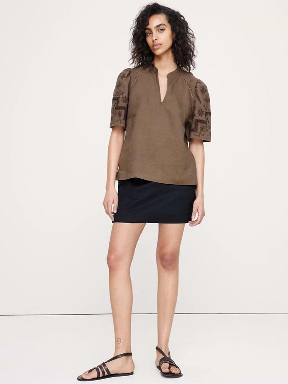Banana Republic Brown Embroidered Puff-Sleeve Blouse, Size XS.